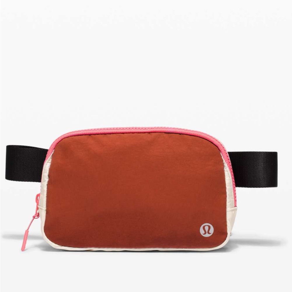 Lululemon Everywhere Belt Bag *1L
Dark Terracotta / White Opal